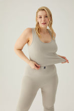 Load image into Gallery viewer, Ribbed seamless sports top with panel details Dove Grey
