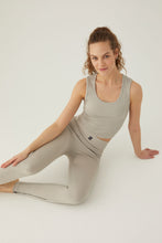 Load image into Gallery viewer, Ribbed seamless sports top with panel details Dove Grey
